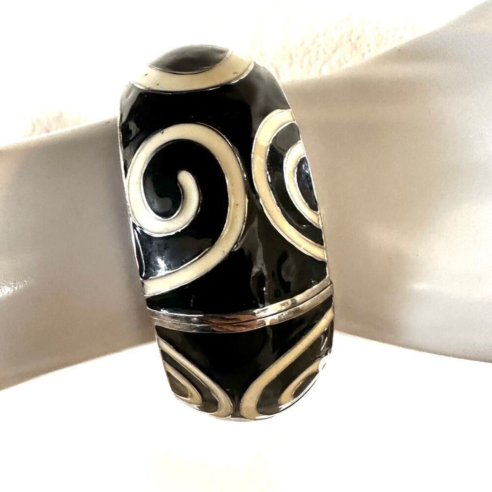 Black and cream enamel hinged bangle bracelet